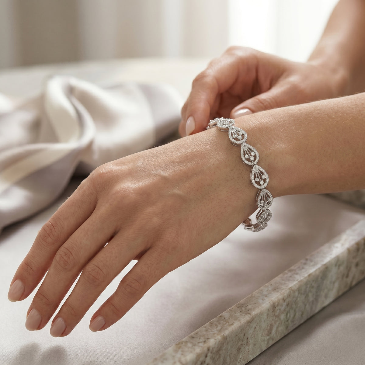 Pave Loop and Cluster Diamond Bangle