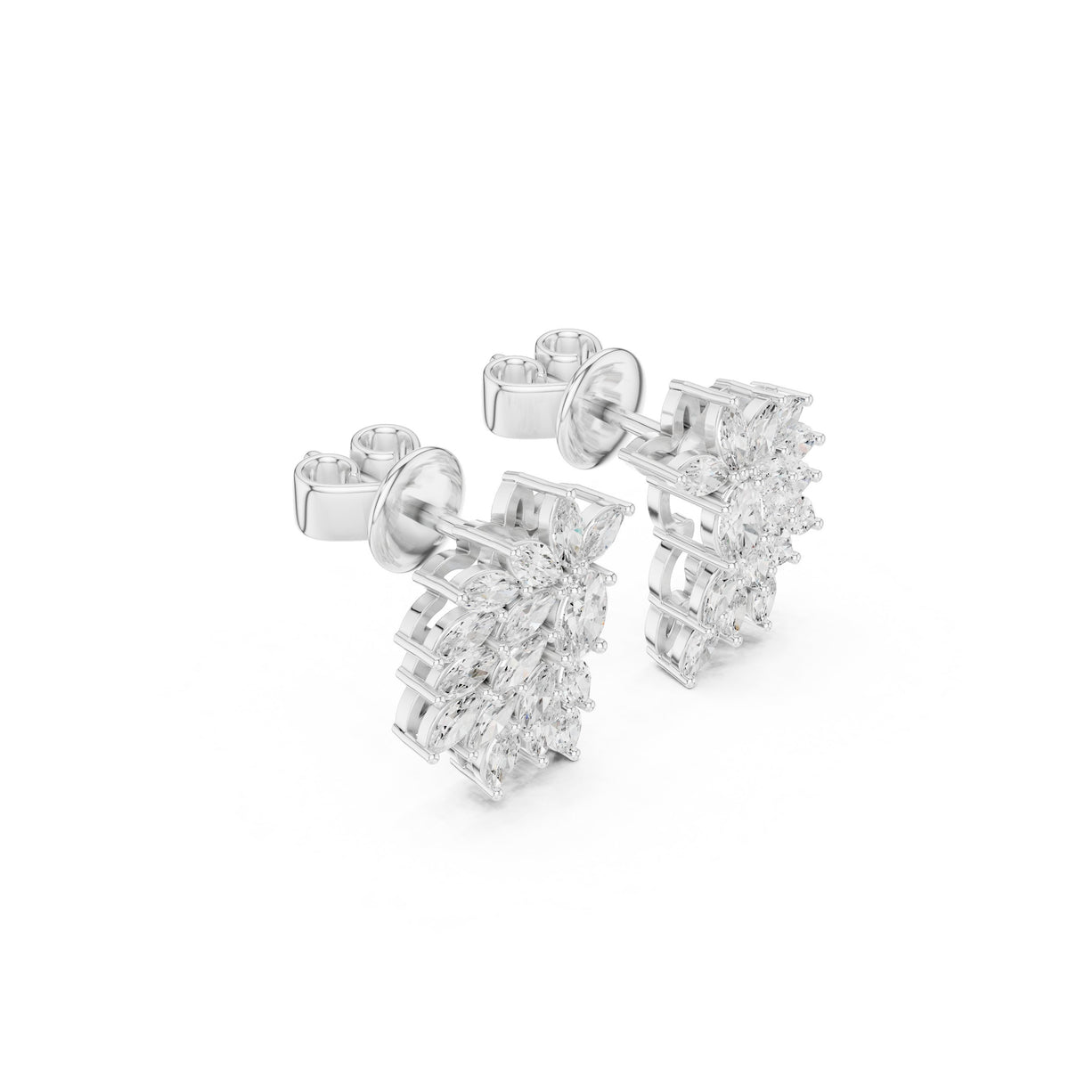 أقراط بتجمّع ألماس ماركيز على شكل باقة