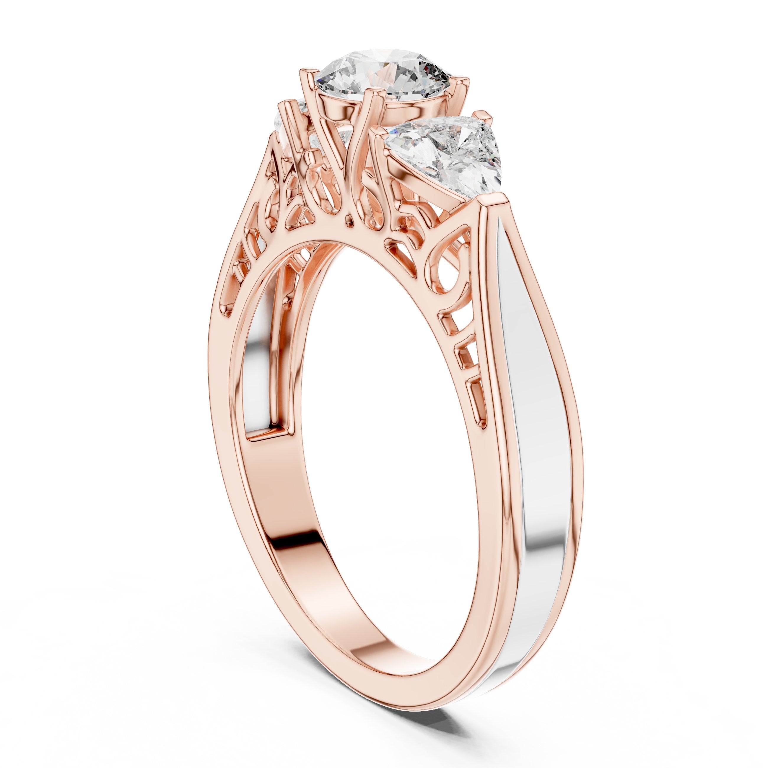 خاتم خطوبة بثلاث ألماسات مستديرة مع سوار فيليغري كلاسيكي in Rose Gold - VYKA Diamonds