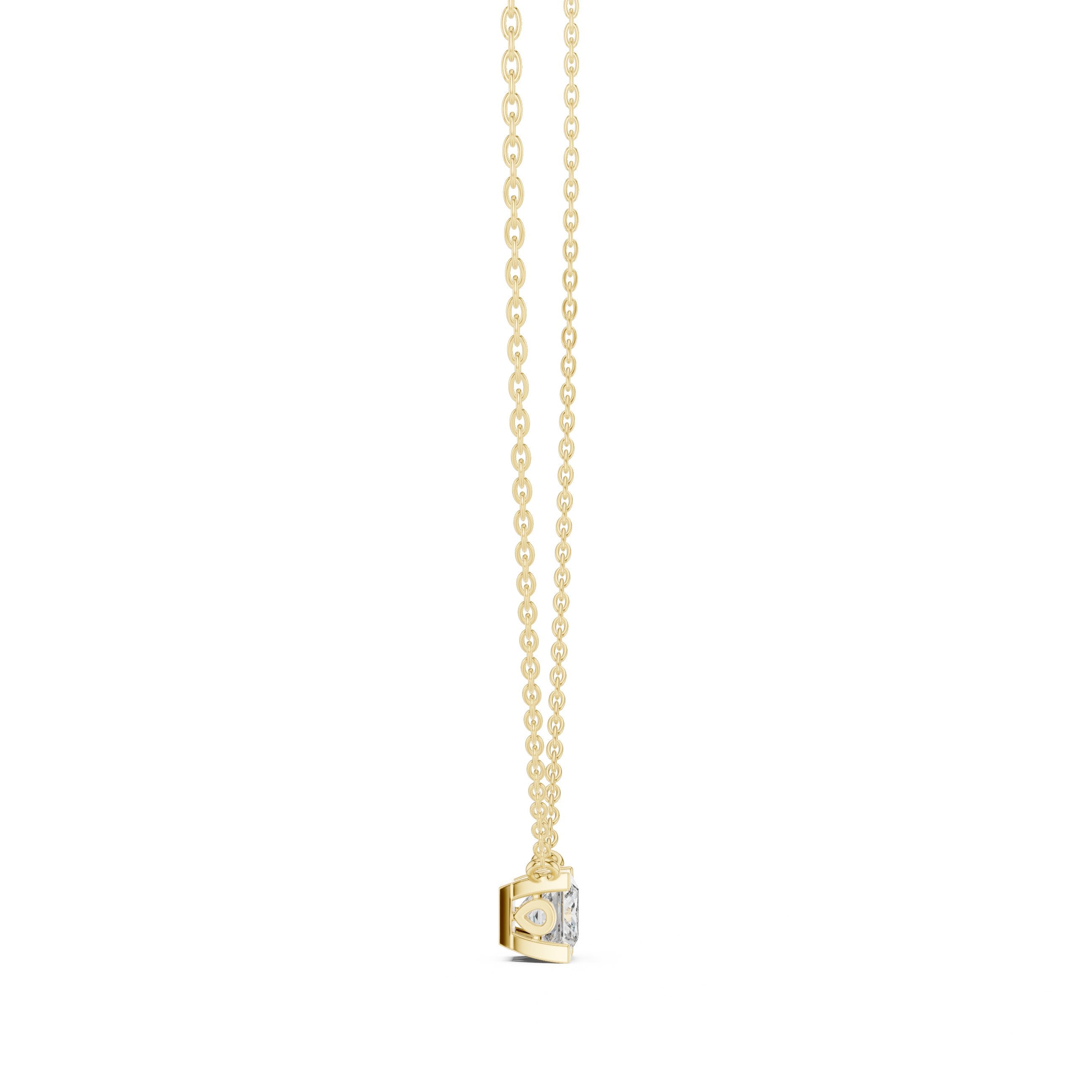 تعليقة ألماس متزلجة بقصة سوليتير على شكل وسادة in Yellow Gold - VYKA Diamonds