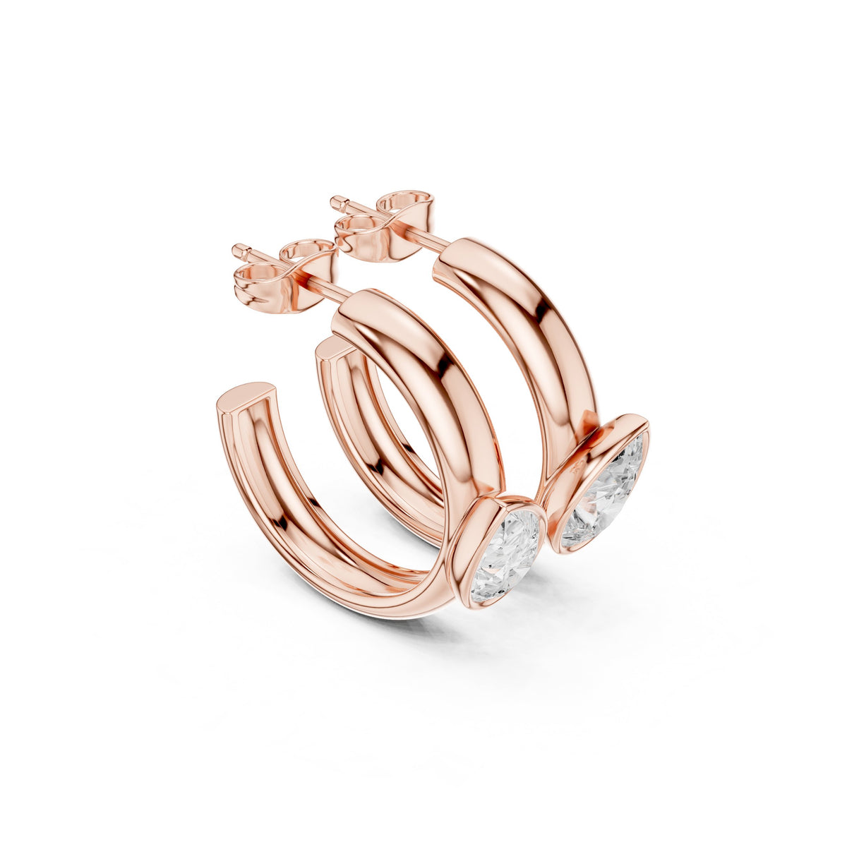 أقراط حلقية صغيرة بألماسة كمثرى بإطار محيط in Rose Gold - VYKA Diamonds