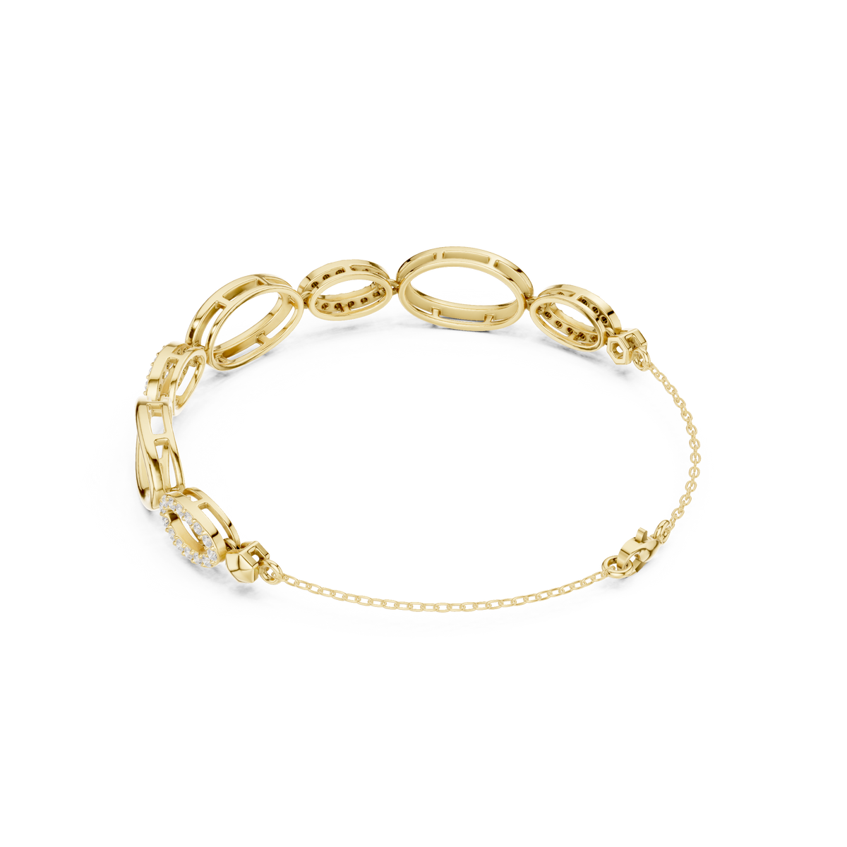 سوار صلب بحلقات بيضاوية مفتوحة وألماس باڤيه in Yellow Gold - VYKA Diamonds