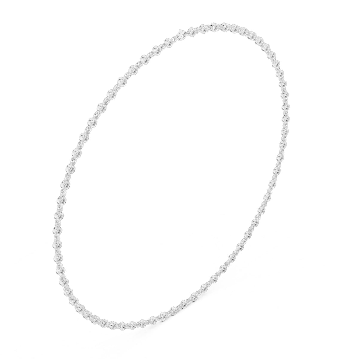 عقد بمحطات ألماس مستدير بإطار وحلقات ذهبية in White Gold - VYKA Diamonds